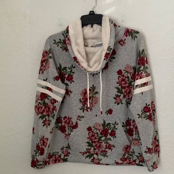 Ultra Flirt Floral Faux Sherpa Sweatshirt Size L - Picture 1 of 8